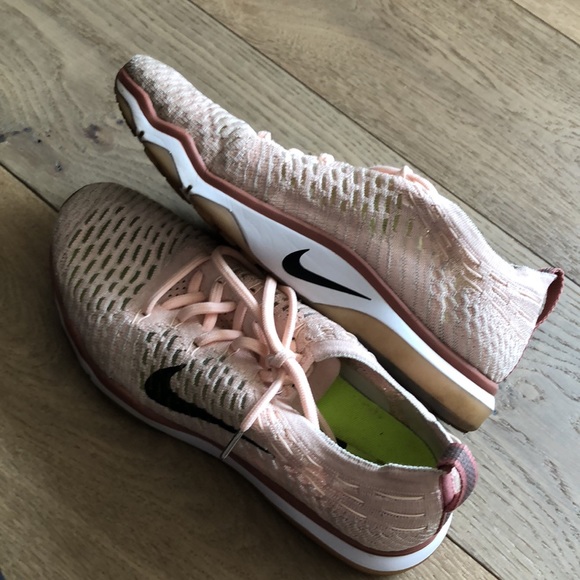 Nike lace up sneakers - Picture 2 of 4